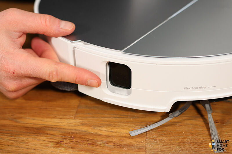 Derseitliche Vertibeam Sensor des Roborock Saros 10 ist zu sehen